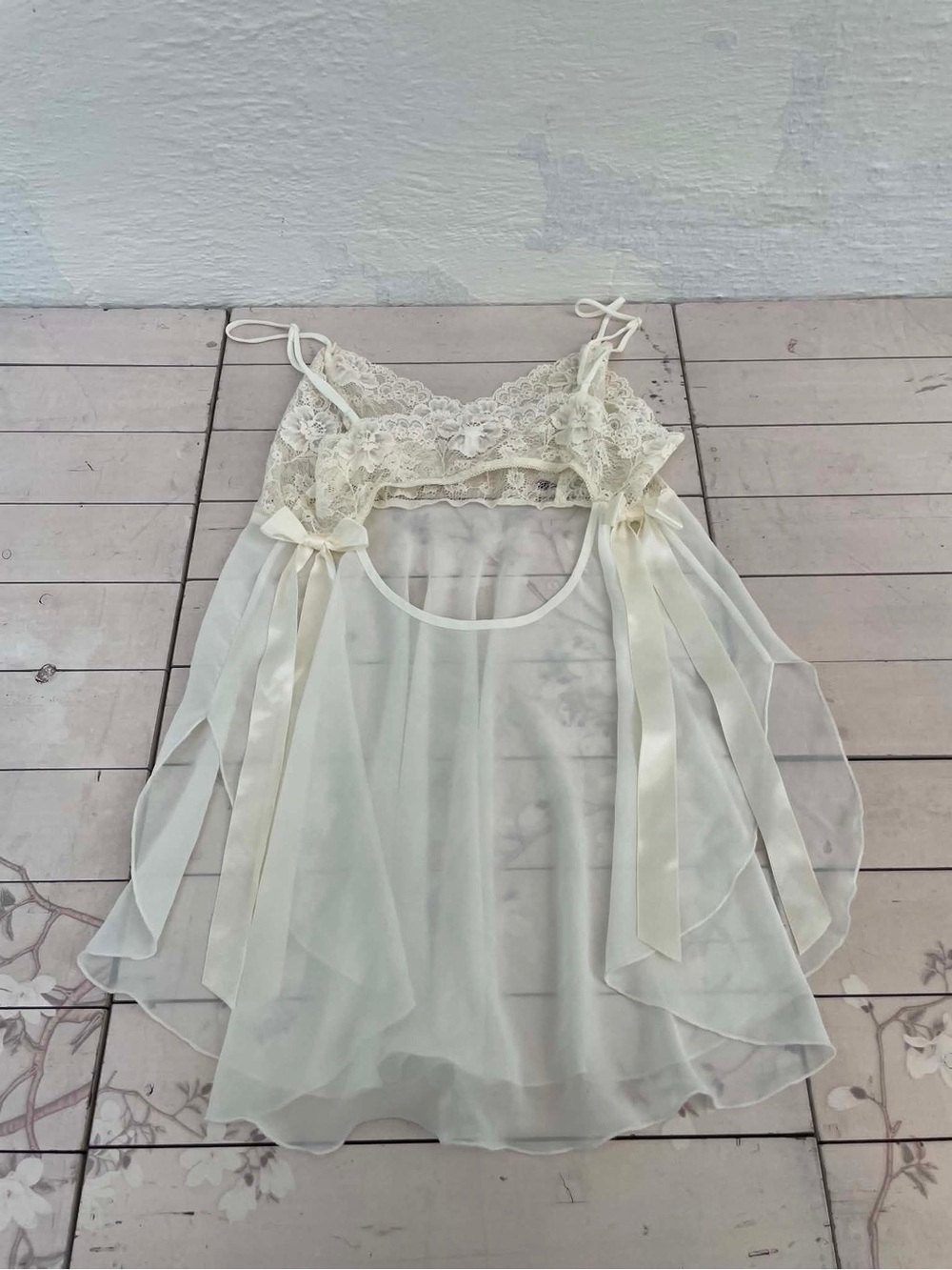 Victoria's Secret Ivory Lace & Chiffon Babydoll Chemise - Picture 5 of 9